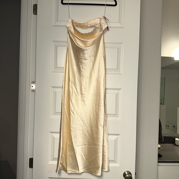 Maiah Maxi Dress. Beginning Boutique. Size 10. - Picture 2 of 3
